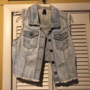 Cropped light denim vest